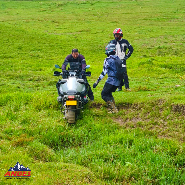 curso-off-road-moto-alto-cilindraje-colombia